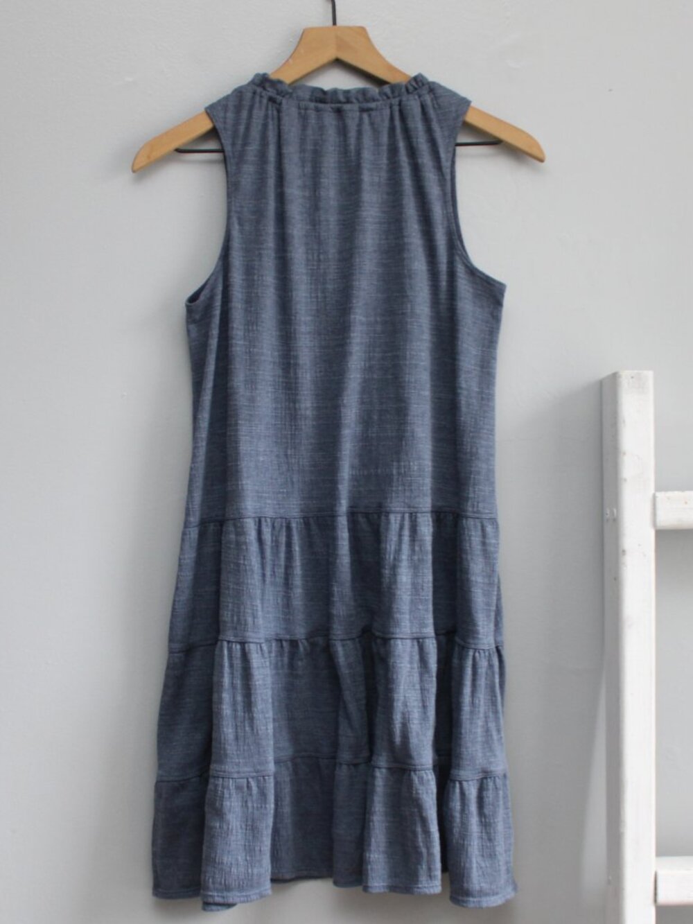 Max Studio Tassel Tie Sleeveless Tiered Shift Dress In Blue Denim Size Small - Picture 3 of 6